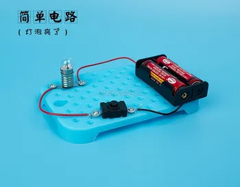 Jednoduchý obvod žárovka, ruční DIY malý experiment technologie malé výrobní obvod součásti kognitivní úkoly