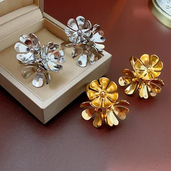 Kovové Flower C-tvaru Náušnice pro Ženy Temperament Osobnosti Náušnice Luxusní Módní zlacení Šperků