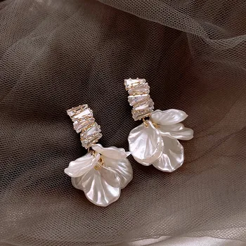 Nová Střední Třída Imitace Shell White Flower Petal Přívěskem Náušnice Pro Ženy Módní Design, Šperky, Luxusní Doplňky v roce 2023